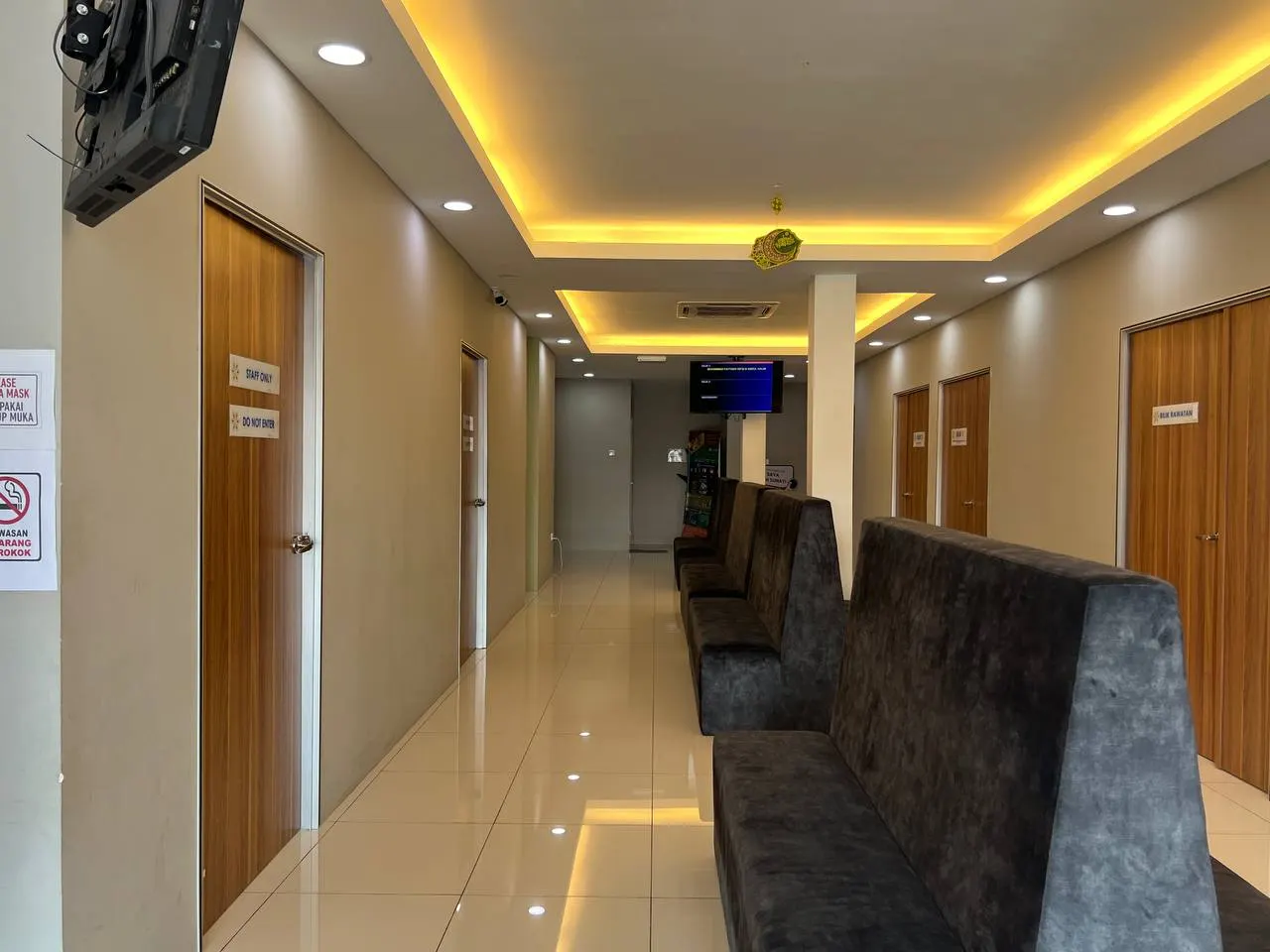 Sudut dalaman klinik dengan susun atur yang lapang